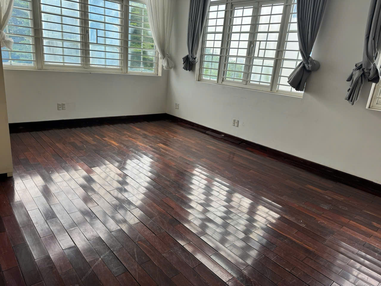 Bán biệt thự 8 Diệp Minh Tuyền Thành phố Thủ Đức