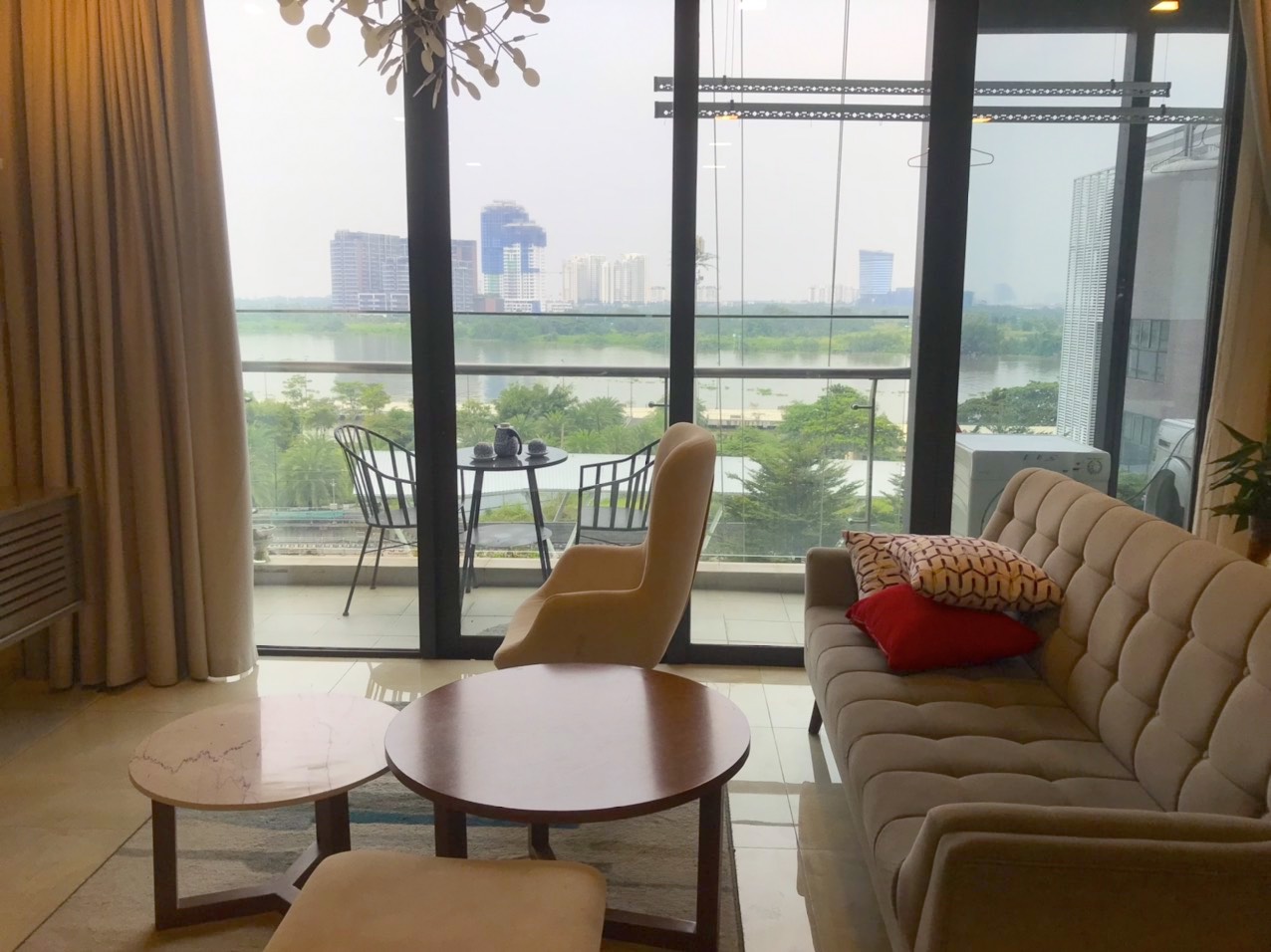 Bán căn hộ Vinhomes Golden River Quận 1