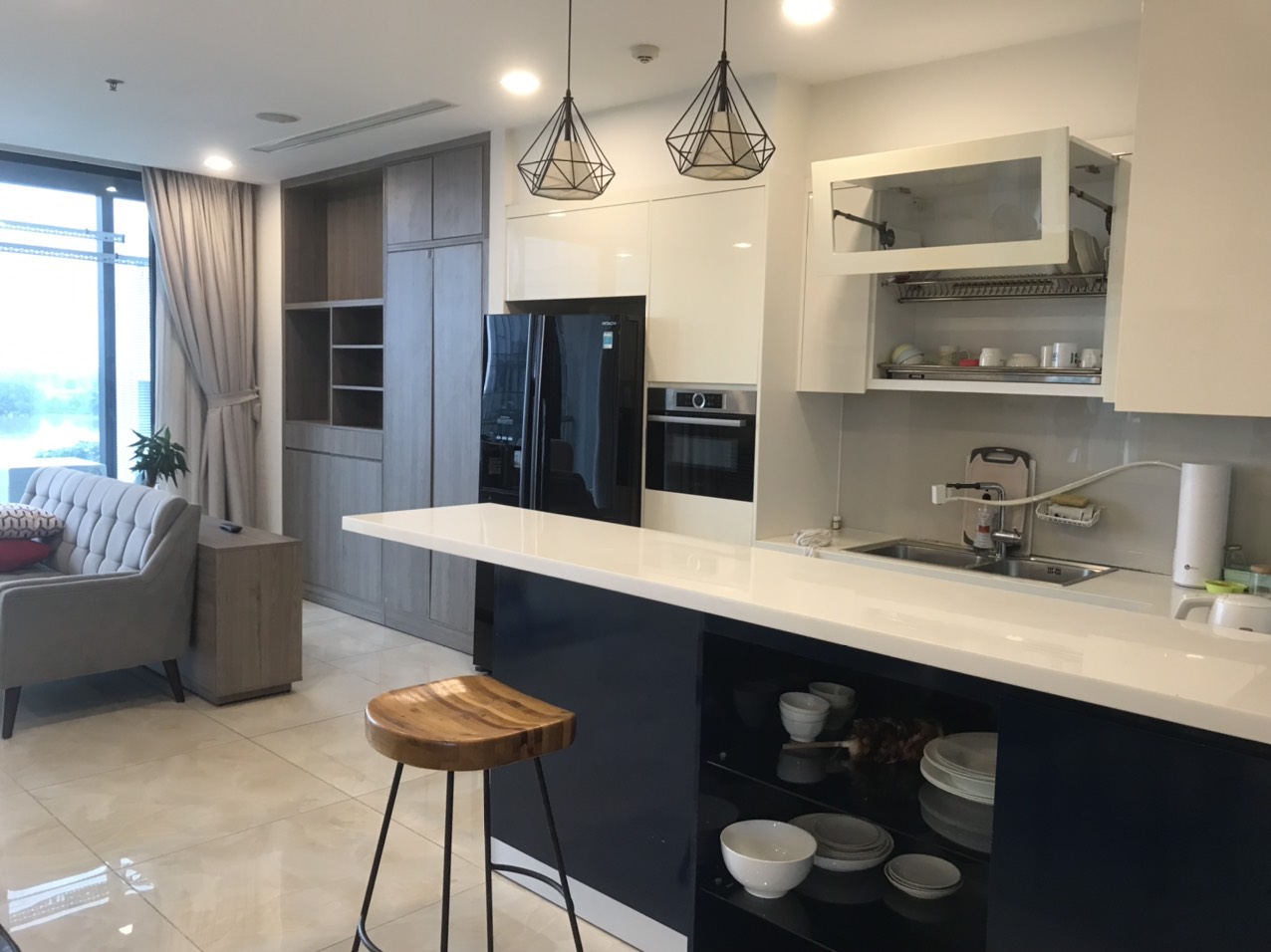 Bán căn hộ Vinhomes Golden River Quận 1