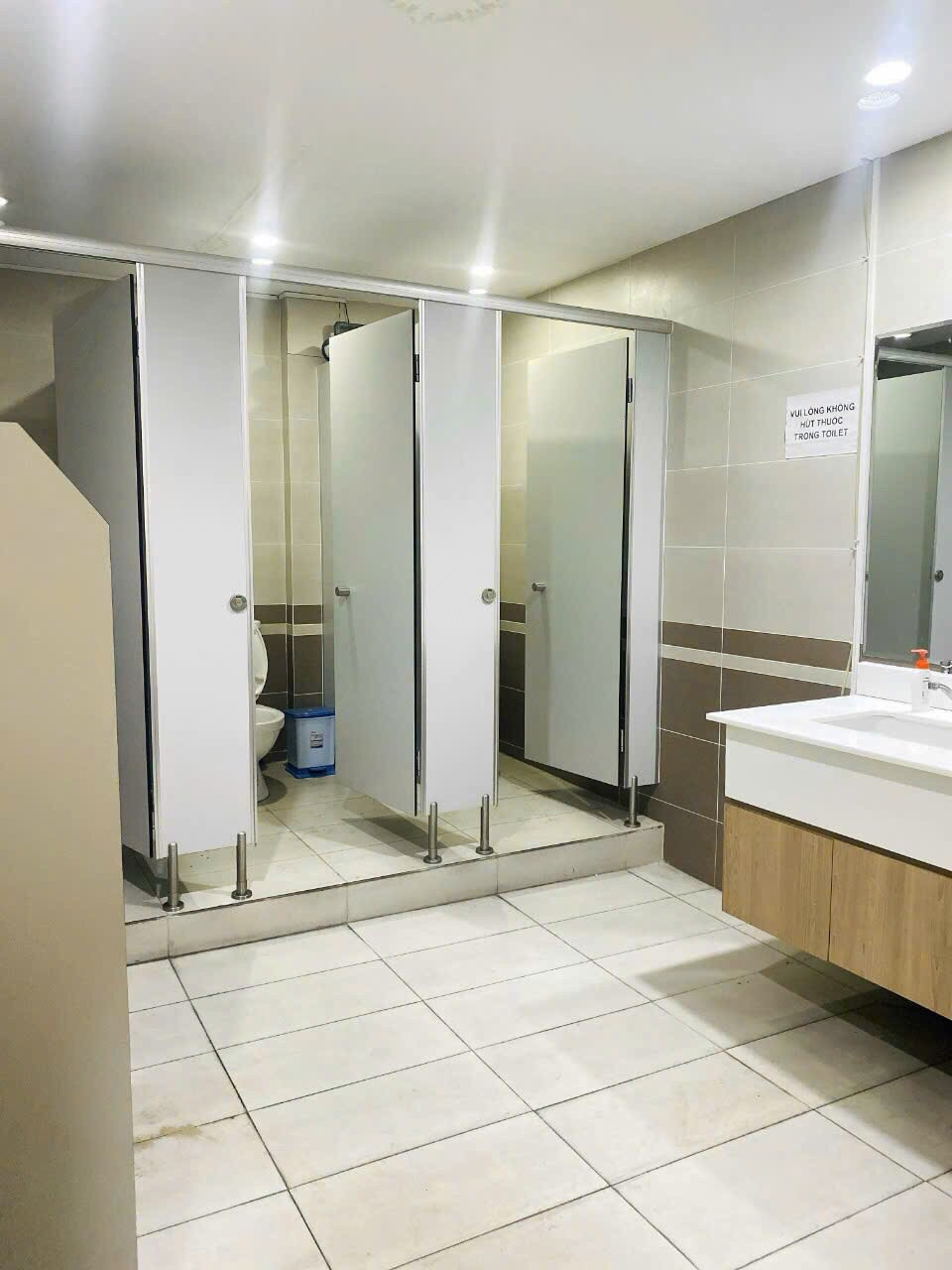 Cho thuê nhà đường Hồ Tùng Mậu Quận 1